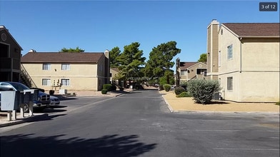 4646 Tracylynn Ln, Unit B in Las Vegas, NV - Building Photo - Building Photo