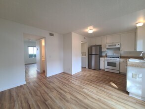 535 Serento Cir in Thousand Oaks, CA - Foto de edificio - Building Photo