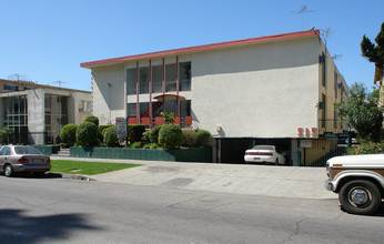 515 S Kingsley Dr in Los Angeles, CA - Building Photo - Building Photo