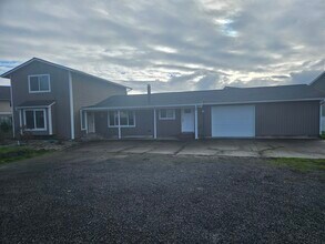 3034 Jackson Hwy in Chehalis, WA - Building Photo - Building Photo
