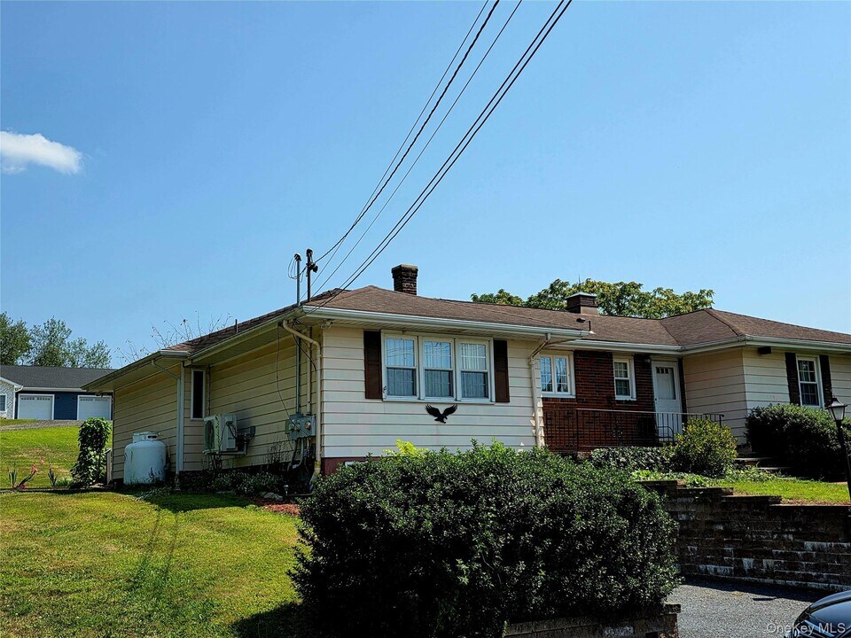 410 Plattekill Ardonia Rd in Plattekill, NY - Building Photo