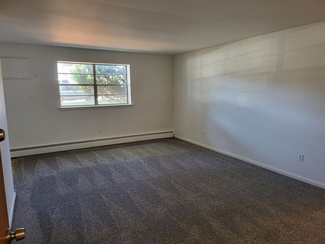 property at 933 W Main St