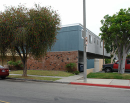 7941 Stark St in Huntington Beach, CA - Foto de edificio - Building Photo