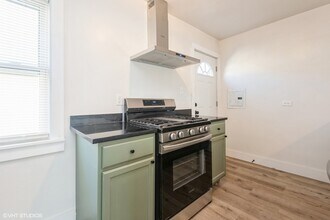 7411 N Wolcott Ave in Chicago, IL - Foto de edificio - Building Photo