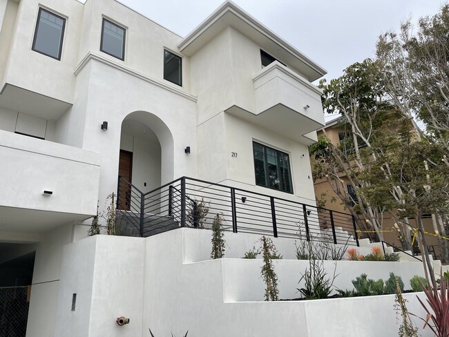 217 S Prospect Ave in Redondo Beach, CA - Building Photo - Building Photo