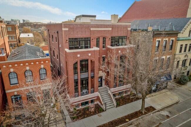 2318 N Southport Ave, Unit 2319-1S in Chicago, IL - Building Photo - Building Photo