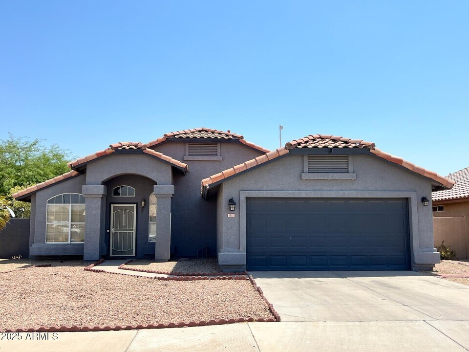 1913 N 124th Dr in Avondale, AZ - Building Photo