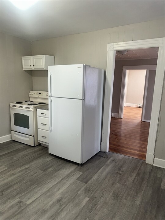12 Leary Ave in Chicopee, MA - Building Photo