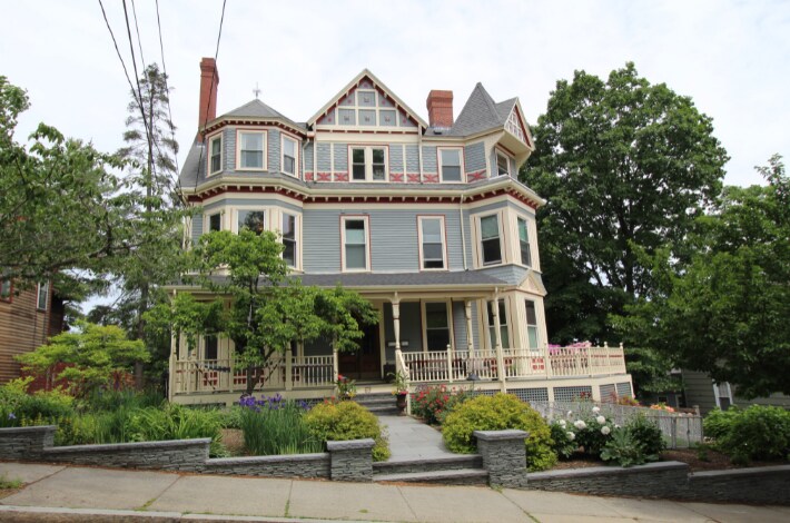 72 Summit Ave in Brookline, MA - Foto de edificio