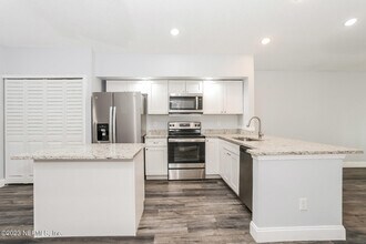 2520 Townsquare Dr in Jacksonville, FL - Building Photo - Building Photo