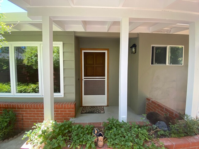 301 Lacour Way in Redwood City, CA - Building Photo - Building Photo
