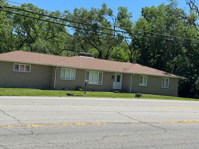 503 W Historic 66 in Waynesville, MO - Building Photo - Building Photo