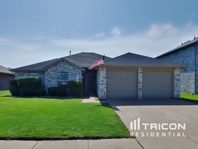 8517 Rain Forest Ln in Fort Worth, TX - Building Photo - Building Photo