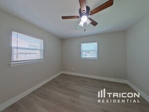4102 W Bay View Ave in Tampa, FL - Building Photo - Building Photo