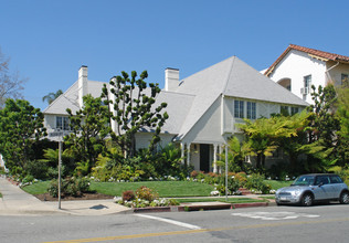 9679 Charleville Blvd in Beverly Hills, CA - Building Photo - Building Photo