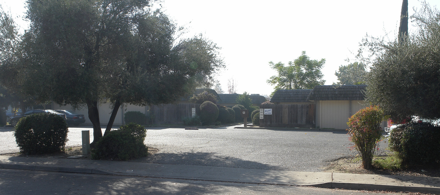 572-586 Fortuna Ave in Atwater, CA - Building Photo