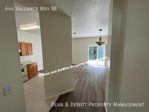 644 Vallance Way NE in St. Petersburg, FL - Building Photo - Building Photo