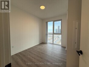 8 Interchange Wy in Vaughan, ON - Building Photo - Building Photo