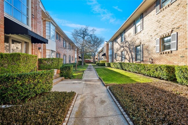 6037 Sandhurst Ln, Unit B in Dallas, TX - Building Photo - Building Photo