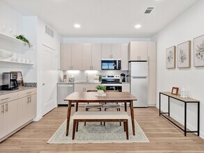 The Finch in Dallas, TX - Foto de edificio - Building Photo
