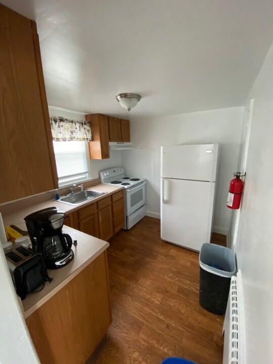 40 W Grant St, Unit B in Woodstown, NJ - Building Photo