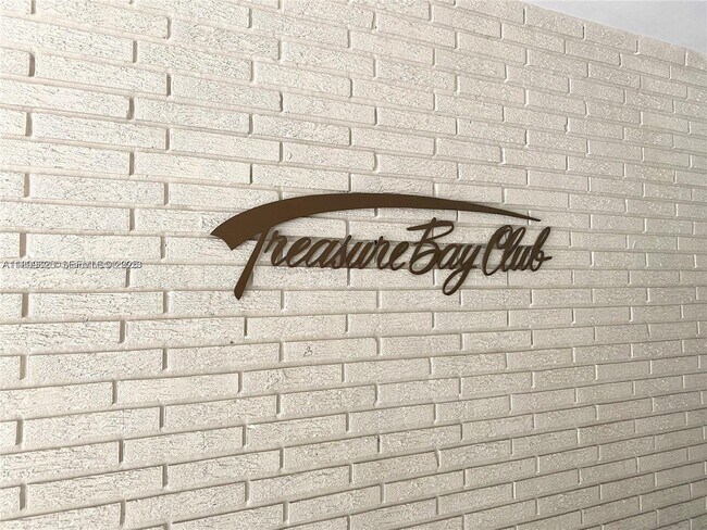 1880 S Treasure Dr in North Bay Village, FL - Building Photo - Building Photo