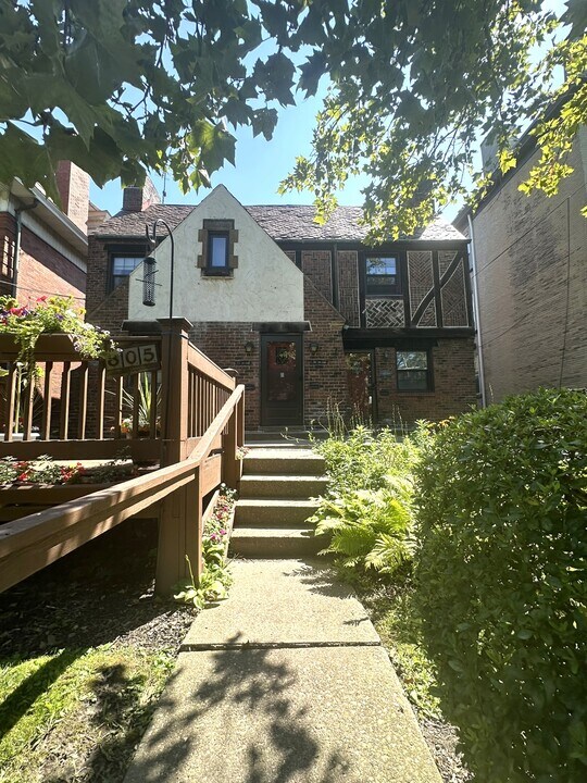 807 S Braddock Ave in Pittsburgh, PA - Foto de edificio