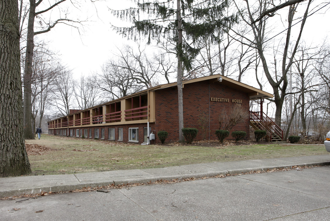 Executive House in Akron, OH - Foto de edificio