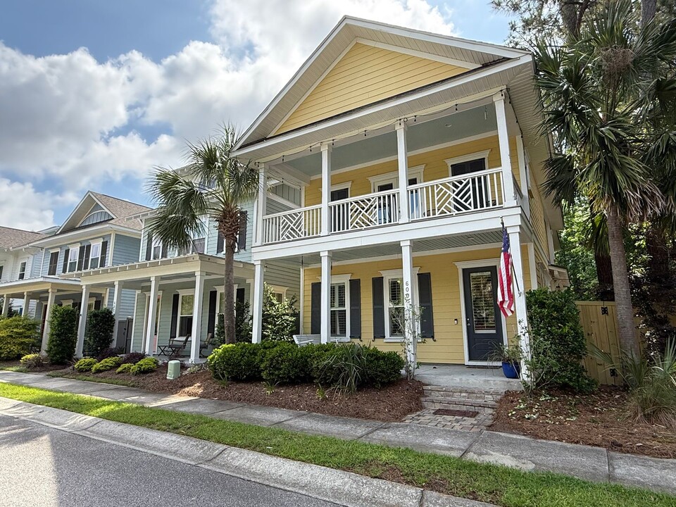 600 Ellingson Pkwy in Mount Pleasant, SC - Building Photo