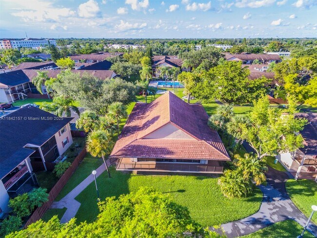 11209 SW 88th St in Miami, FL - Building Photo - Building Photo