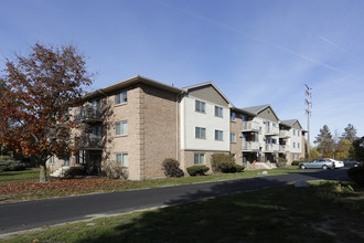 Canterbury Apartment Homes in Nashua, NH - Building Photo - Building Photo