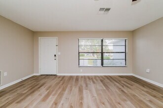 8122 Wooden Dr in Spring Hill, FL - Building Photo - Building Photo