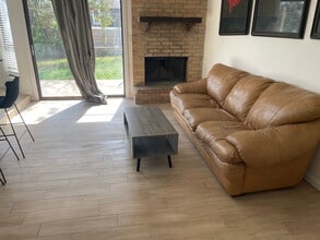 Room in House on Southwest Dr in Austin, TX - Building Photo - Building Photo