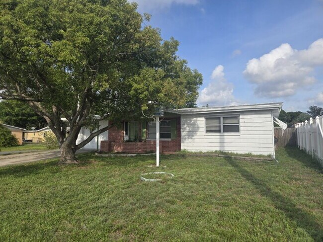 9238 Pegasus Ave in Port Richey, FL - Building Photo - Building Photo