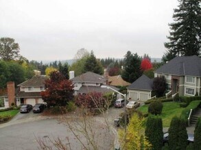 7916 119th Ct SE in Newcastle, WA - Building Photo - Building Photo