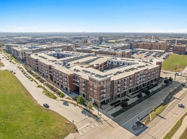 Central Square at Frisco in Frisco, TX - Building Photo - Building Photo