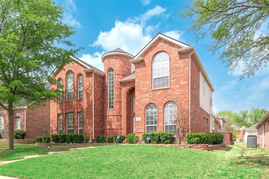 2313 Hunters Run Dr in Plano, TX - Foto de edificio