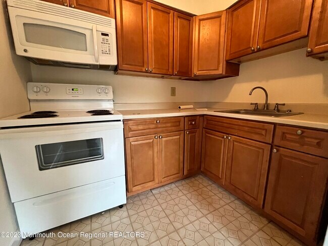 1515 Allen Ave-Unit -3 in Ocean Township, NJ - Building Photo - Building Photo