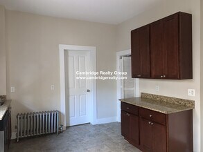 44 Cameron Ave, Unit 1 in Somerville, MA - Building Photo - Building Photo