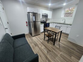 151 S Main St, Unit B6 in Northfield, VT - Building Photo