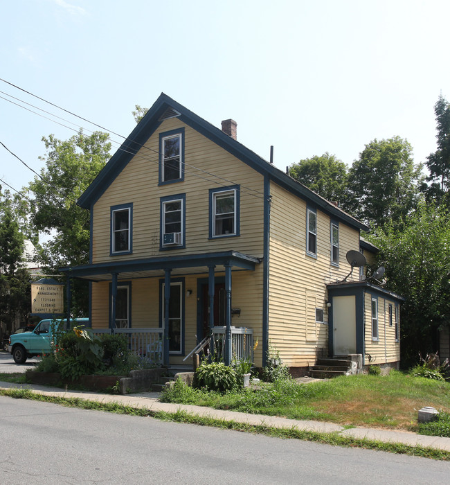 56 Pleasant St in Greenfield, MA - Foto de edificio - Building Photo