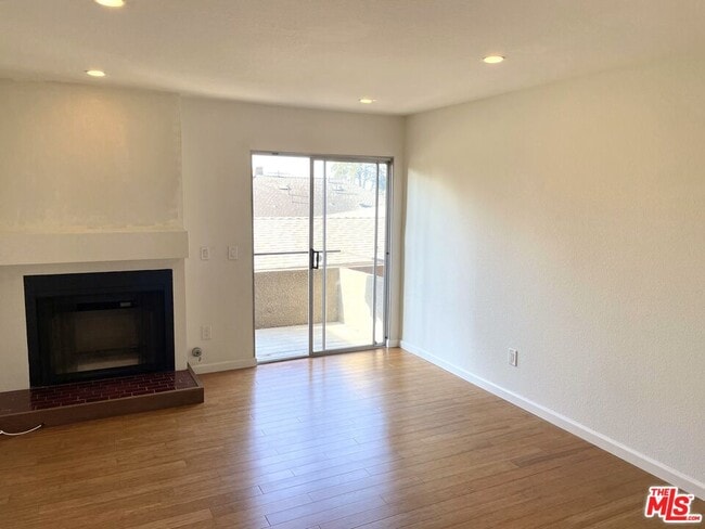 1083 1/2 W Kensington Rd in Los Angeles, CA - Building Photo - Building Photo