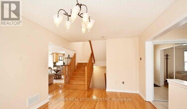 38 Clayborne Ave in Brampton, ON - Building Photo - Building Photo