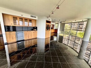 2025 Brickell Ave in Miami, FL - Building Photo - Building Photo