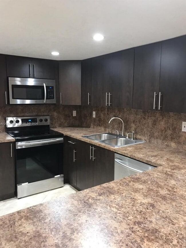 3796 SW 88th Ct in Miami, FL - Building Photo - Building Photo