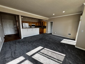 22855 E Country Vista Dr in Liberty Lake, WA - Foto de edificio - Building Photo
