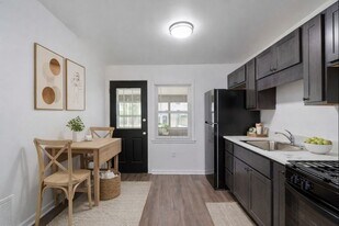 2 Midland Heights Cir in Midland, PA - Building Photo