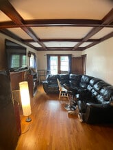 163 Allston St, Unit 2 in Medford, MA - Foto de edificio - Building Photo