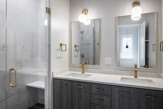 Wrigley Flats in Chicago, IL - Building Photo - Interior Photo