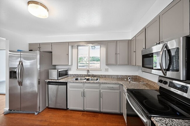 9302 W Louisiana Ave in Lakewood, CO - Building Photo - Building Photo